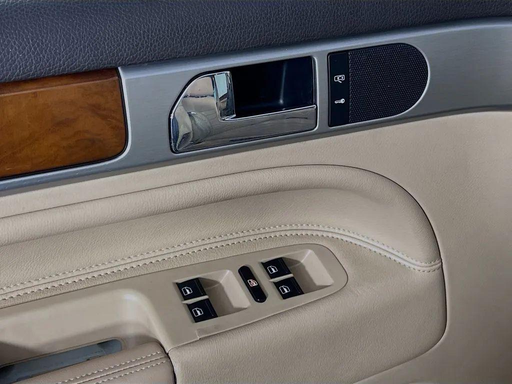 used 2009 Volkswagen Touareg 2 car, priced at $6,500