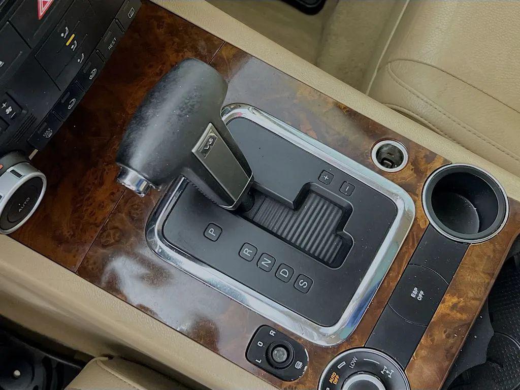 used 2009 Volkswagen Touareg 2 car, priced at $6,500