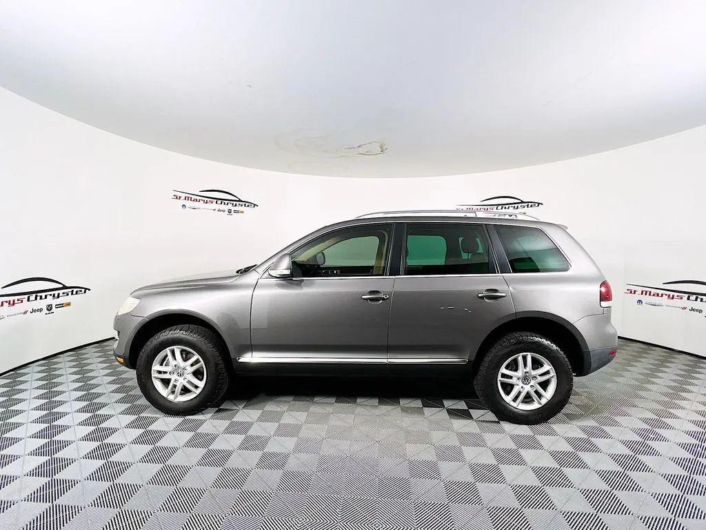used 2009 Volkswagen Touareg 2 car, priced at $6,500