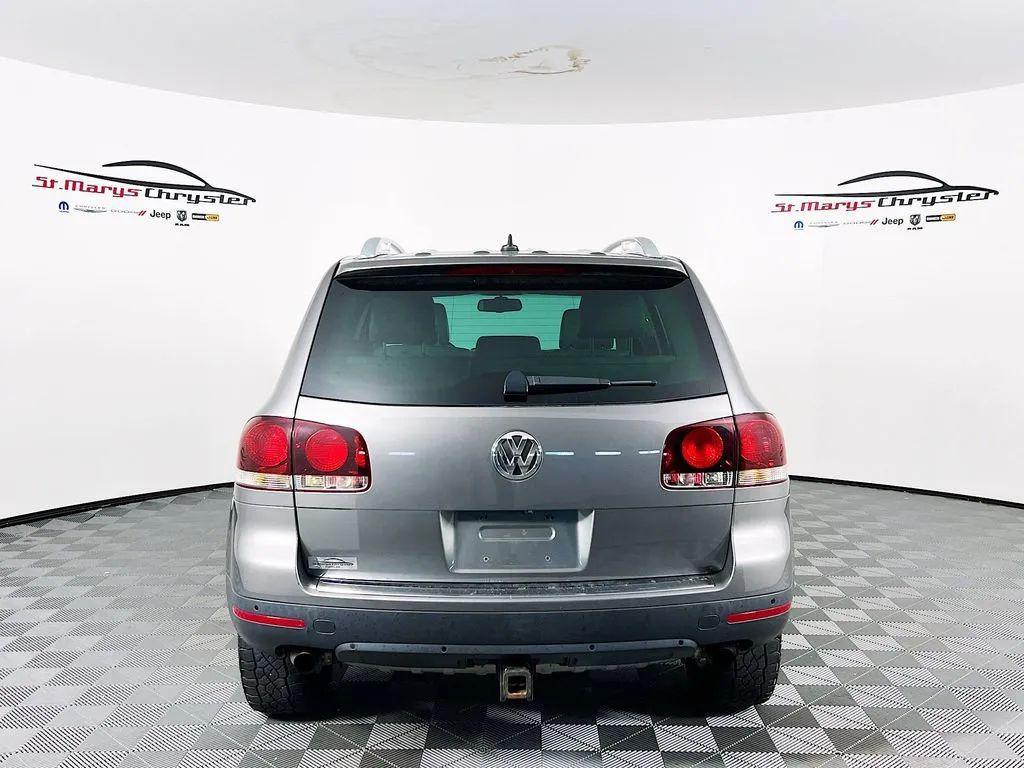 used 2009 Volkswagen Touareg 2 car, priced at $6,500