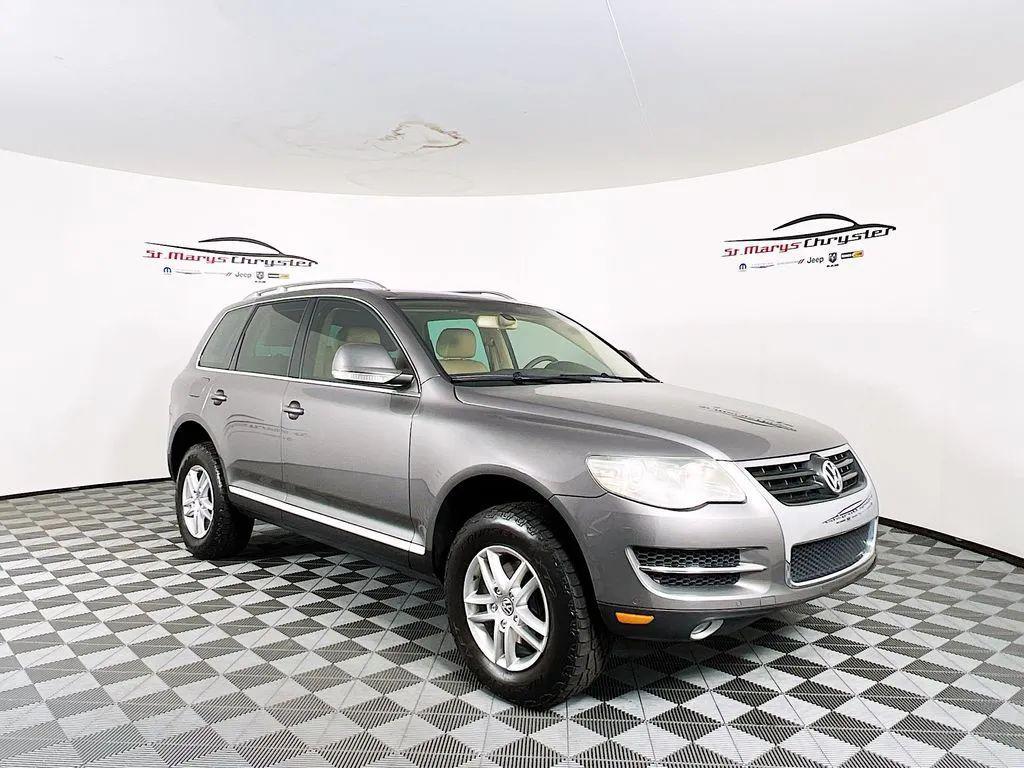 used 2009 Volkswagen Touareg 2 car, priced at $6,500