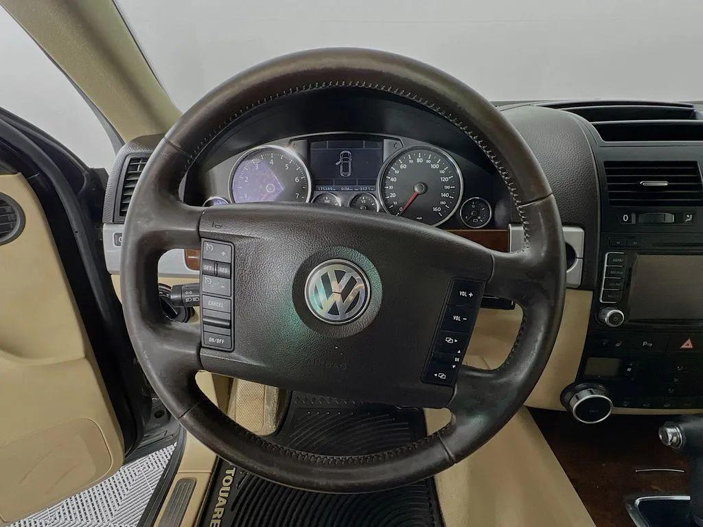 used 2009 Volkswagen Touareg 2 car, priced at $6,500