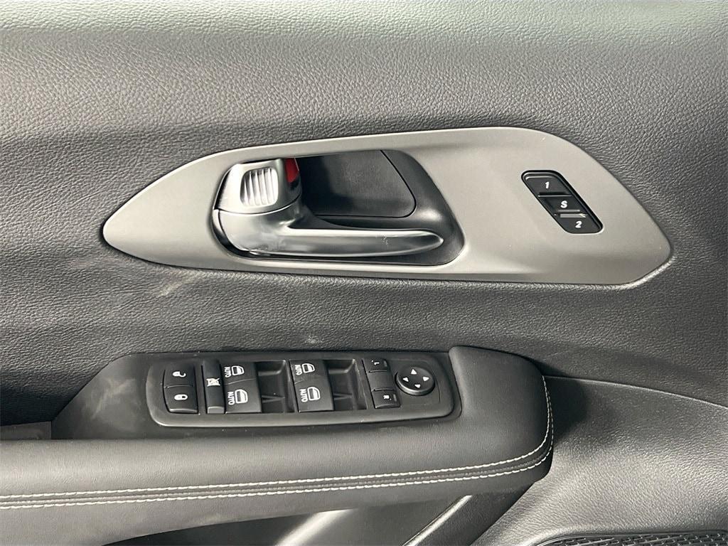 new 2025 Chrysler Pacifica car
