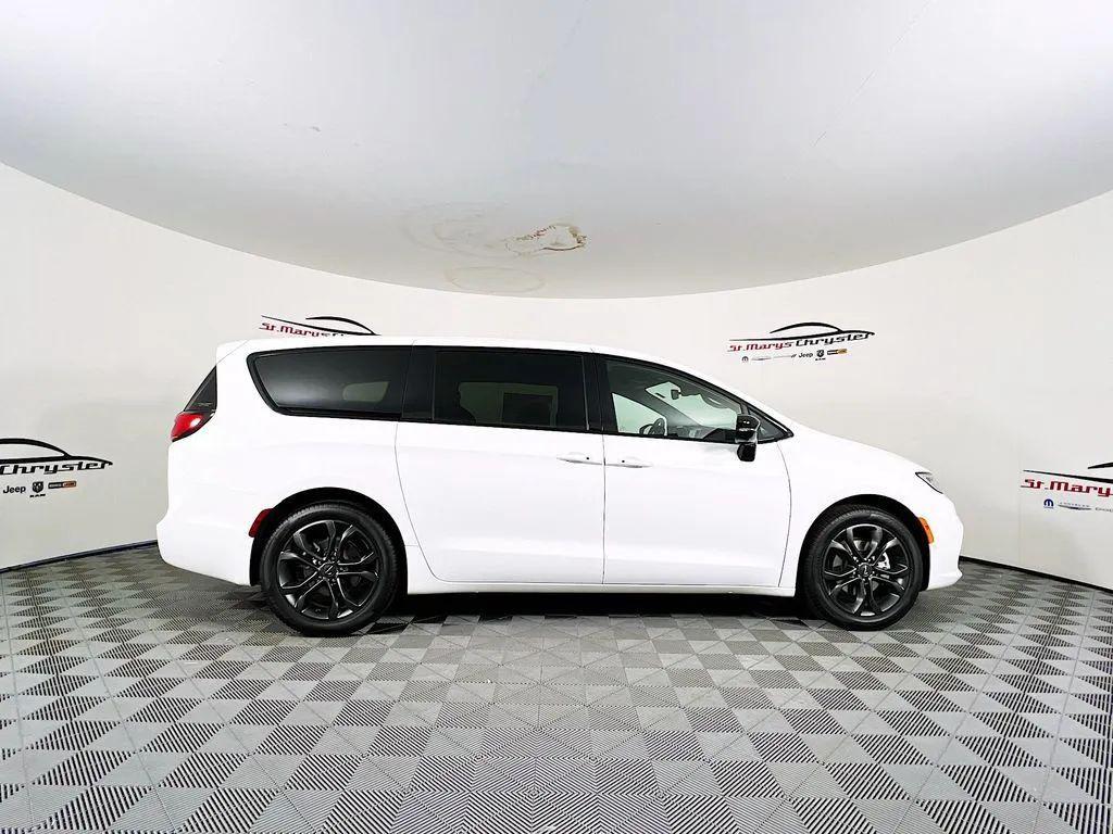 new 2026 Chrysler Pacifica car, priced at $46,048