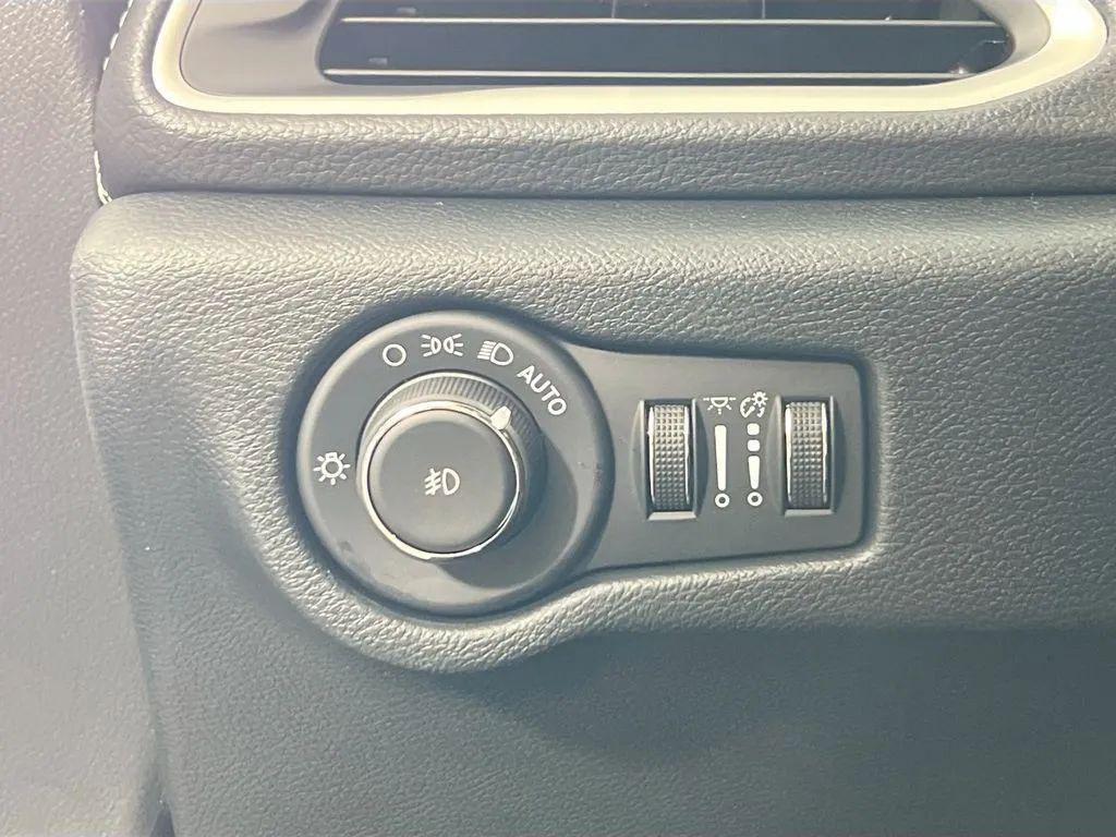 new 2026 Chrysler Pacifica car, priced at $46,048