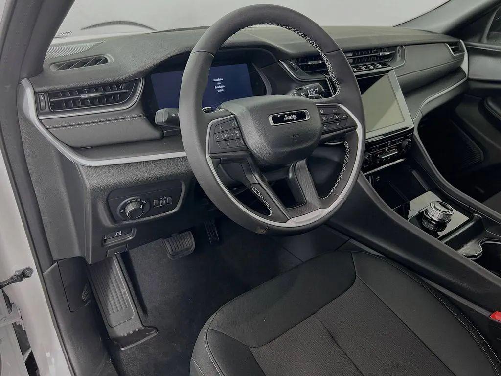 new 2025 Jeep Grand Cherokee car, priced at $42,845