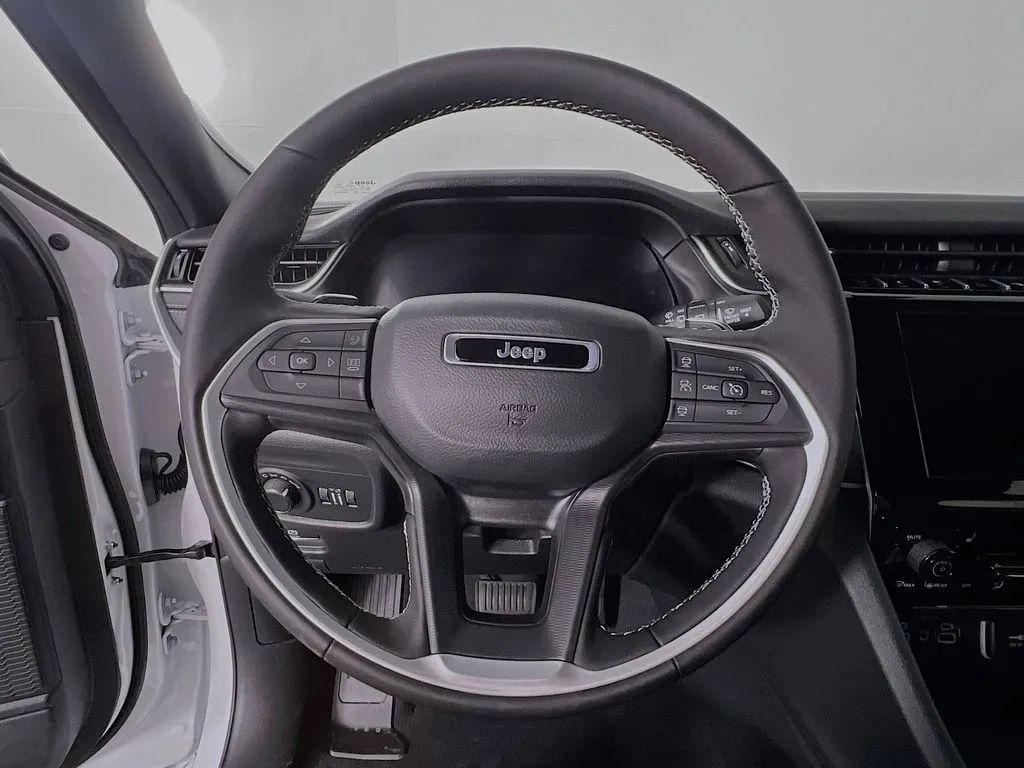 new 2025 Jeep Grand Cherokee car, priced at $42,845