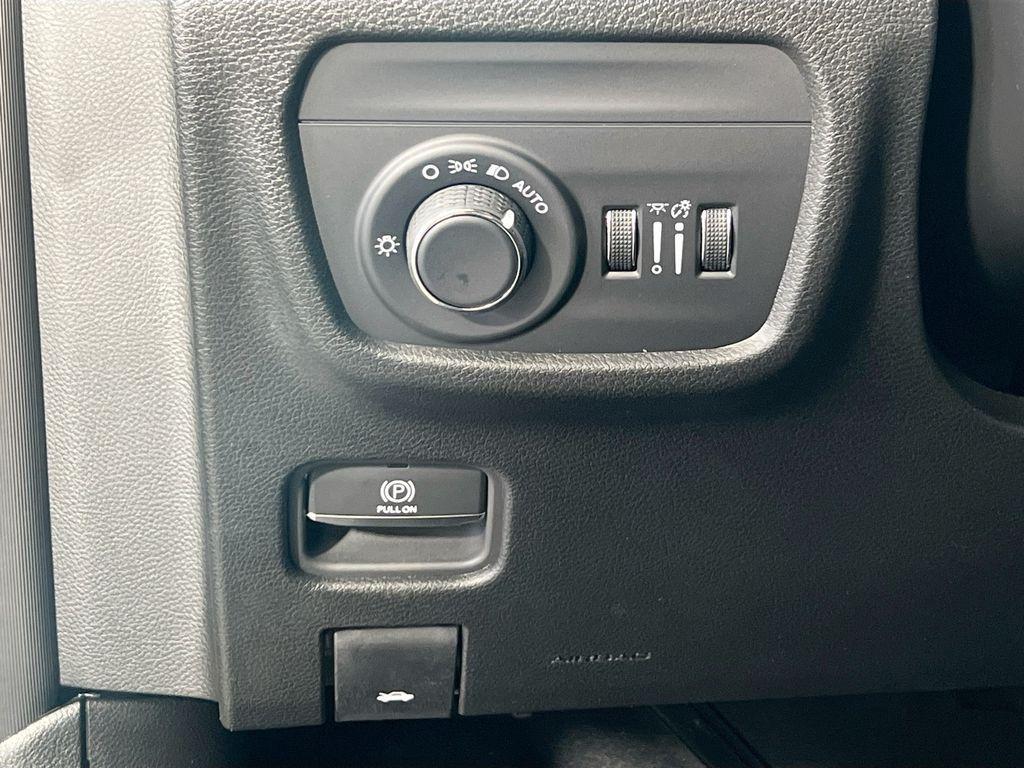 new 2025 Jeep Grand Cherokee car, priced at $41,272