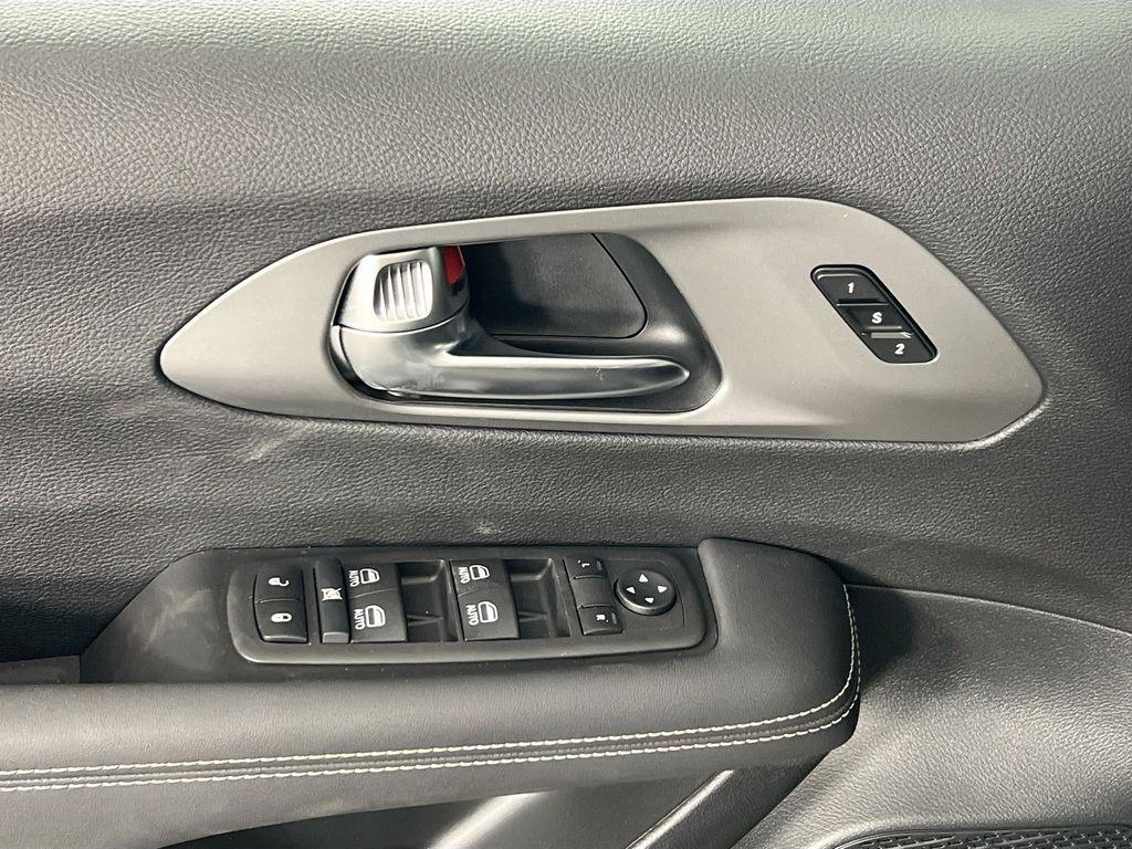 new 2025 Chrysler Pacifica car, priced at $41,452