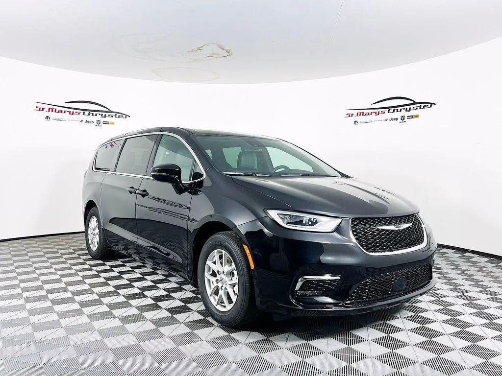 new 2025 Chrysler Pacifica car, priced at $39,799