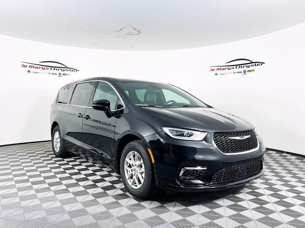new 2025 Chrysler Pacifica car, priced at $41,452