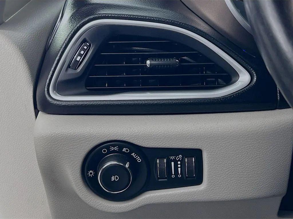 used 2017 Chrysler Pacifica car, priced at $15,500