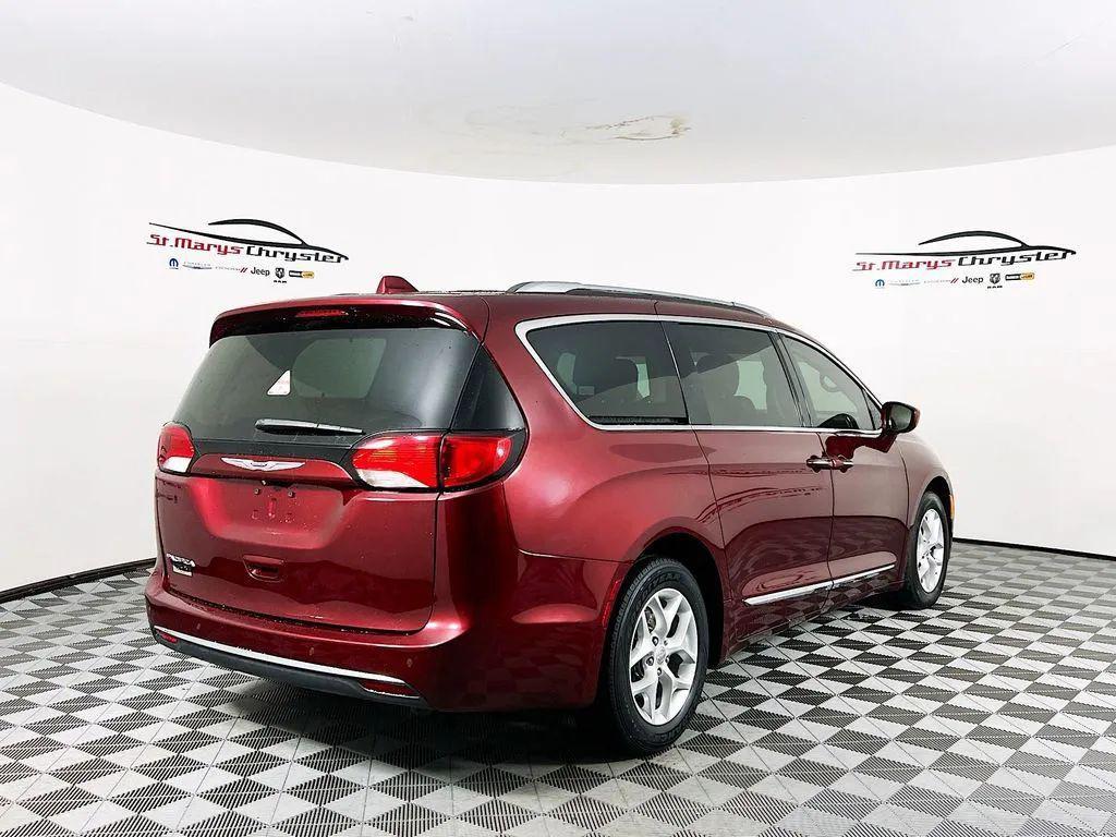used 2017 Chrysler Pacifica car, priced at $15,500