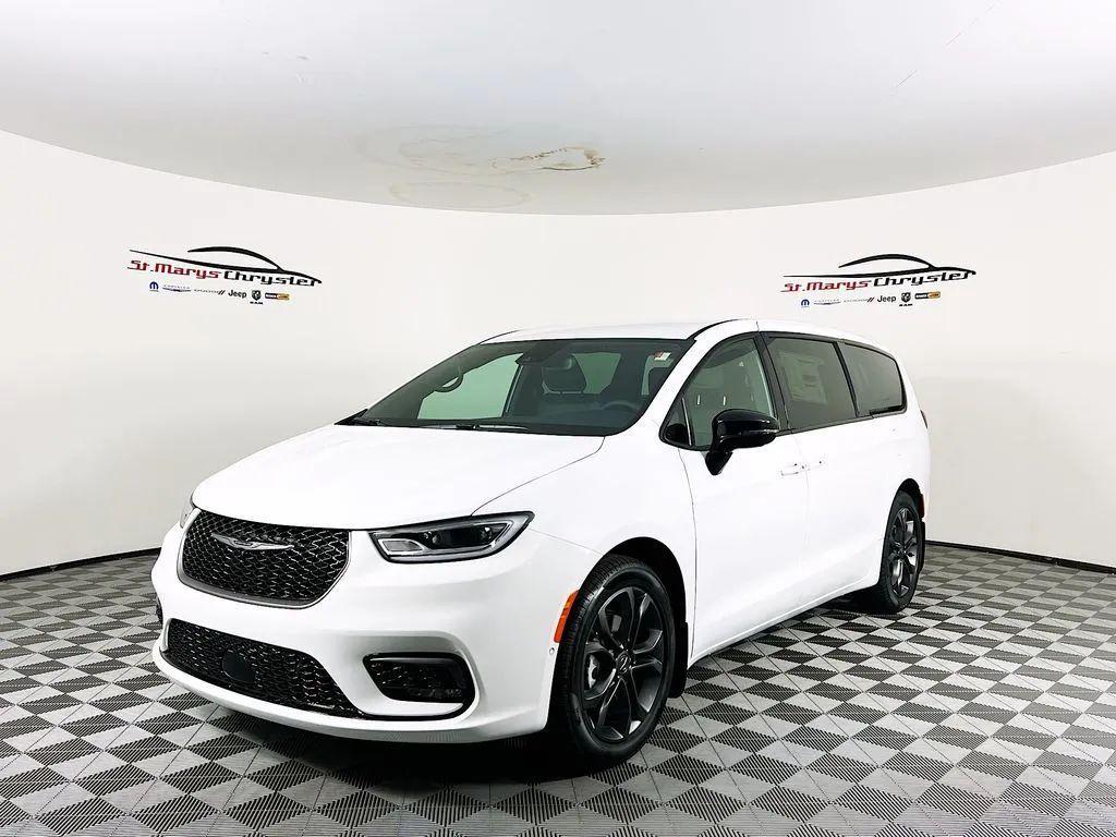 new 2026 Chrysler Pacifica car, priced at $43,956
