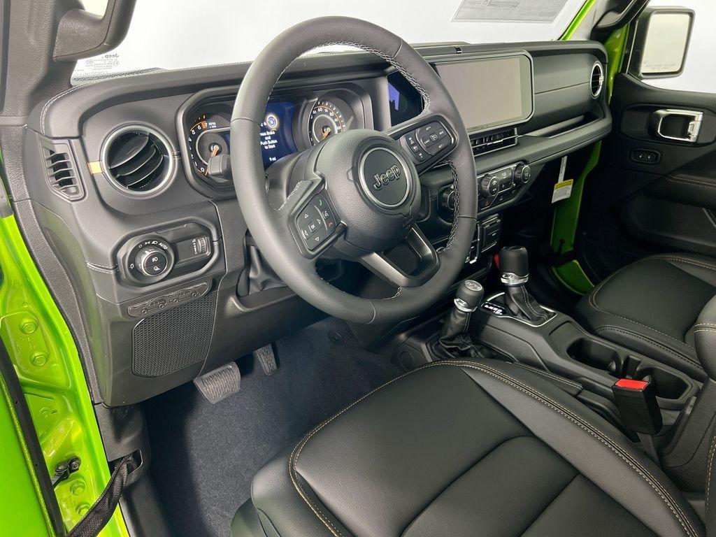 new 2025 Jeep Gladiator car, priced at $45,327