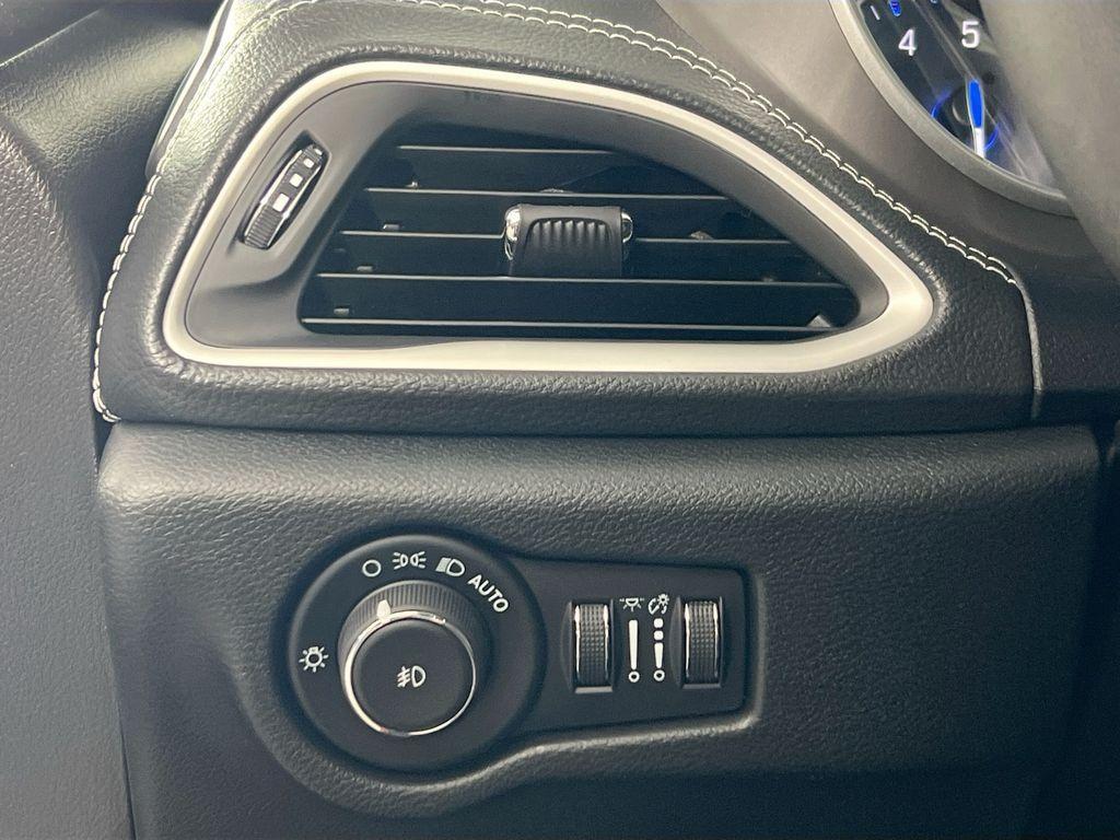 new 2025 Chrysler Pacifica car, priced at $42,422