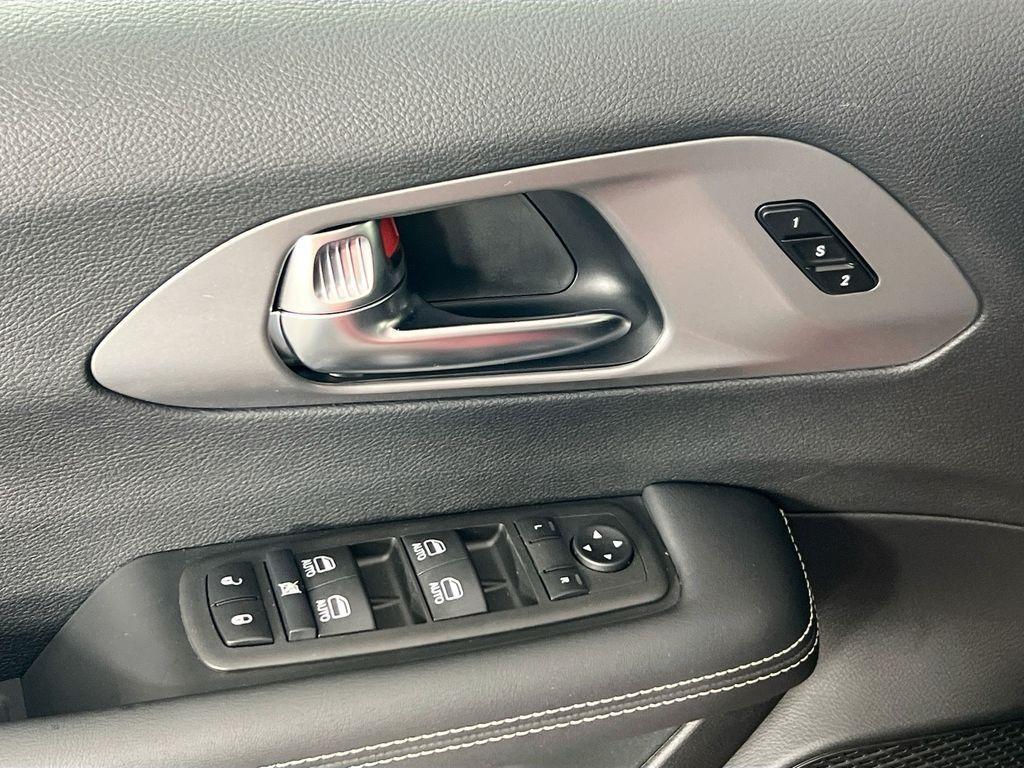 new 2025 Chrysler Pacifica car, priced at $42,422