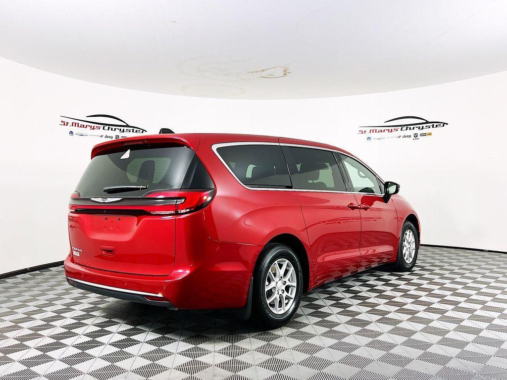 new 2025 Chrysler Pacifica car, priced at $42,422