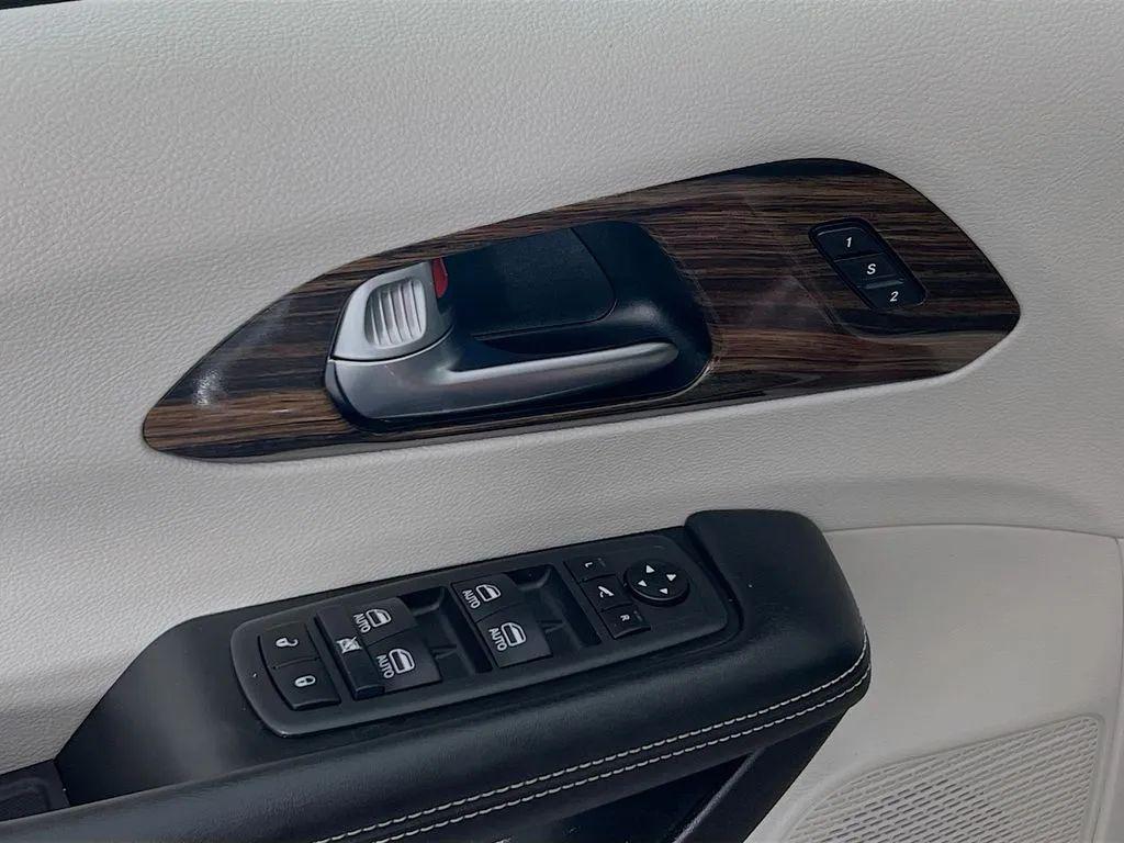 used 2021 Chrysler Pacifica car, priced at $33,500