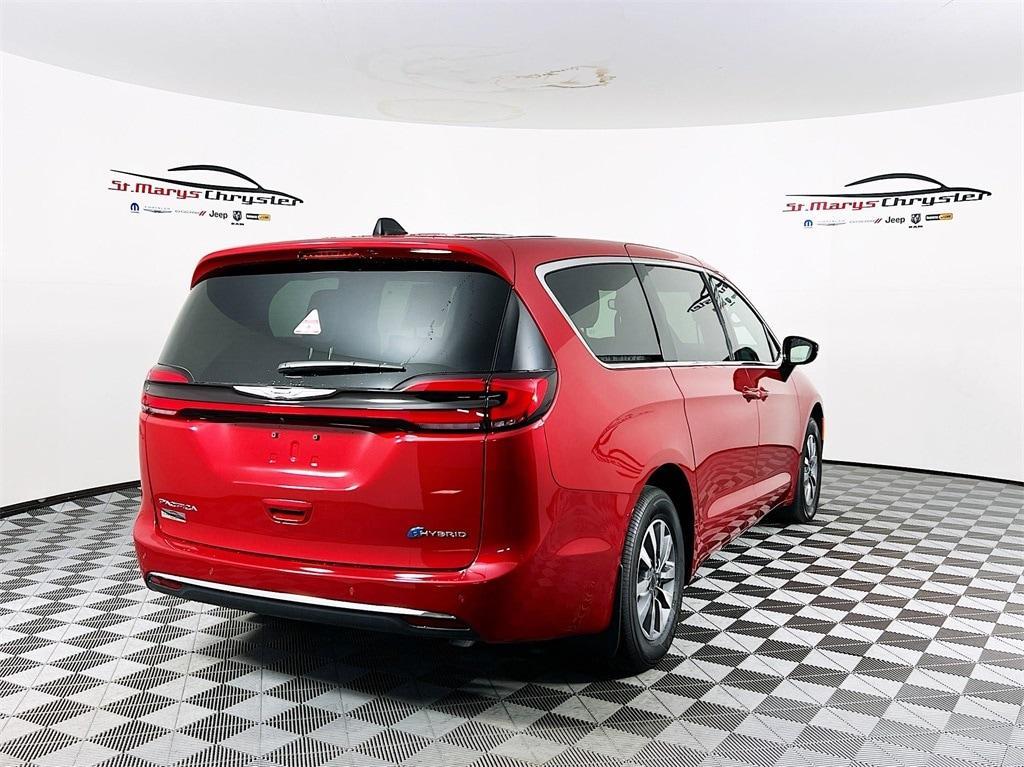 new 2025 Chrysler Pacifica Hybrid car