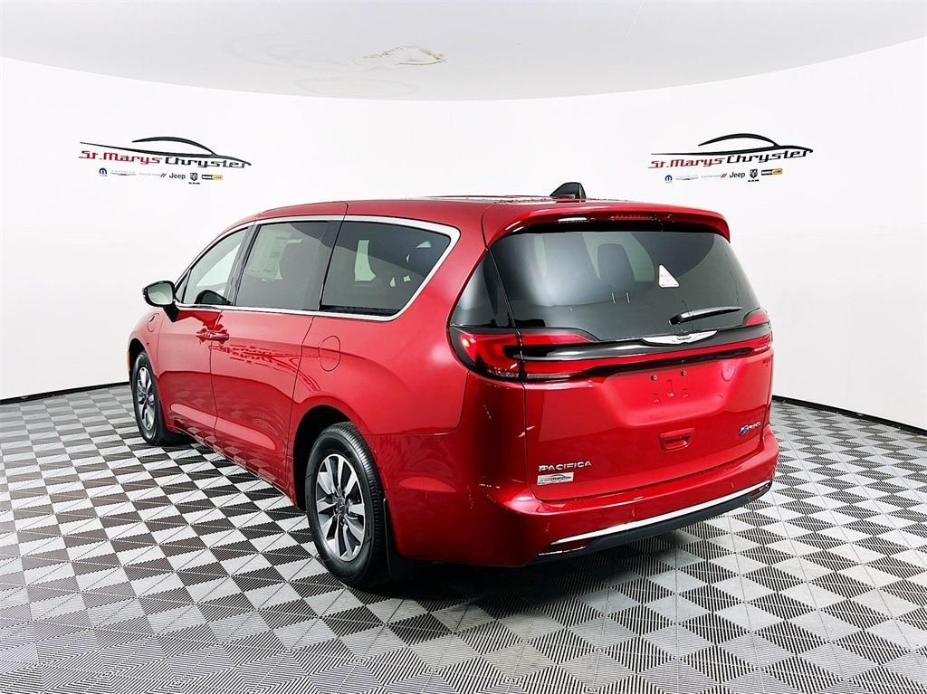 new 2025 Chrysler Pacifica Hybrid car