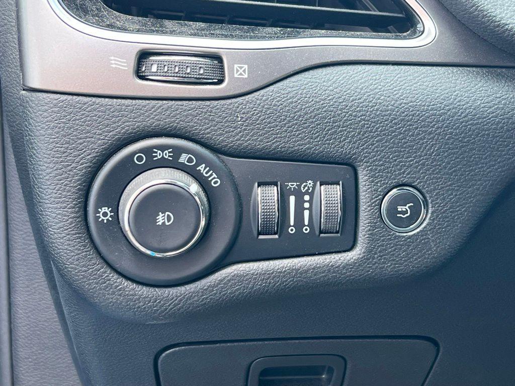 used 2022 Jeep Cherokee car, priced at $27,800