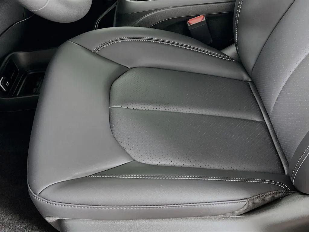 new 2026 Chrysler Pacifica car, priced at $43,776