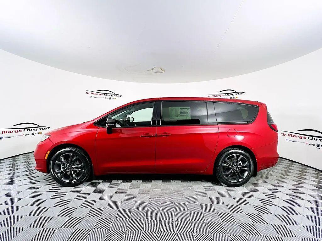 new 2026 Chrysler Pacifica car, priced at $43,776