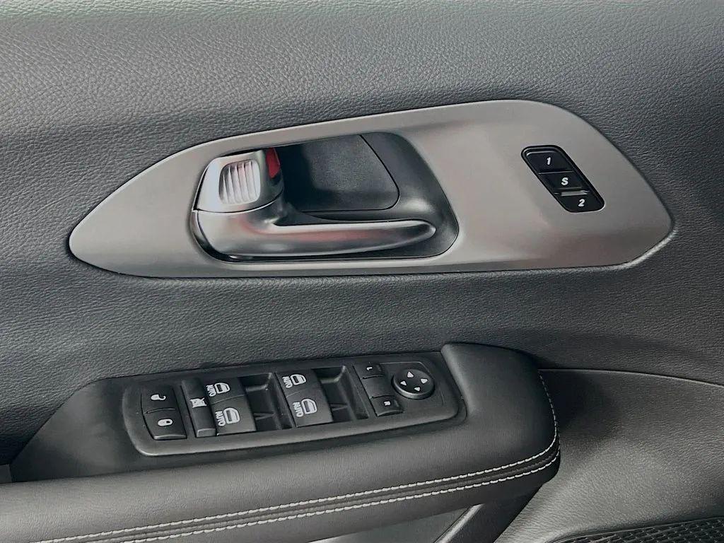 new 2026 Chrysler Pacifica car, priced at $43,776
