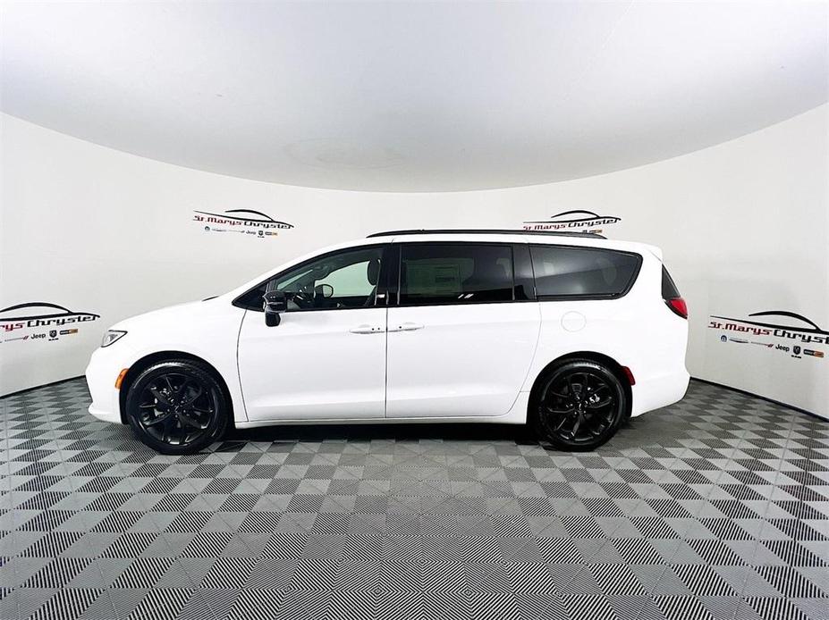 new 2024 Chrysler Pacifica car, priced at $50,970