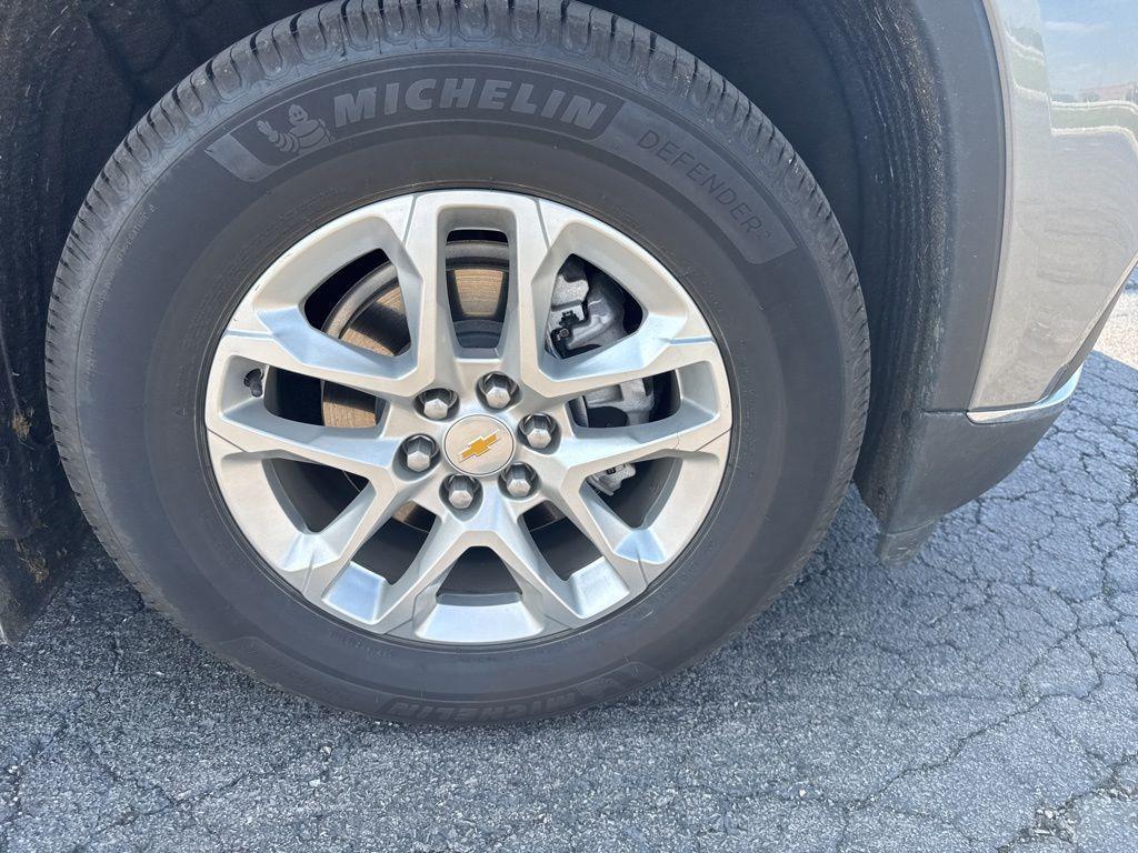 used 2021 Chevrolet Traverse car, priced at $25,000