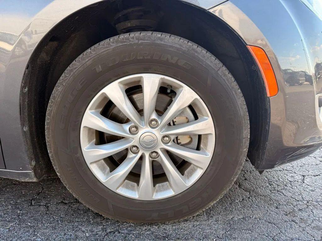 used 2018 Chrysler Pacifica car, priced at $12,500