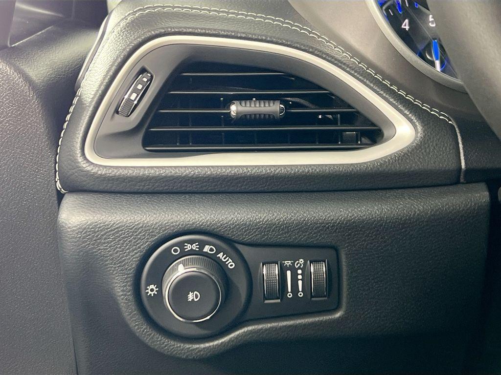 new 2025 Chrysler Pacifica car, priced at $42,422