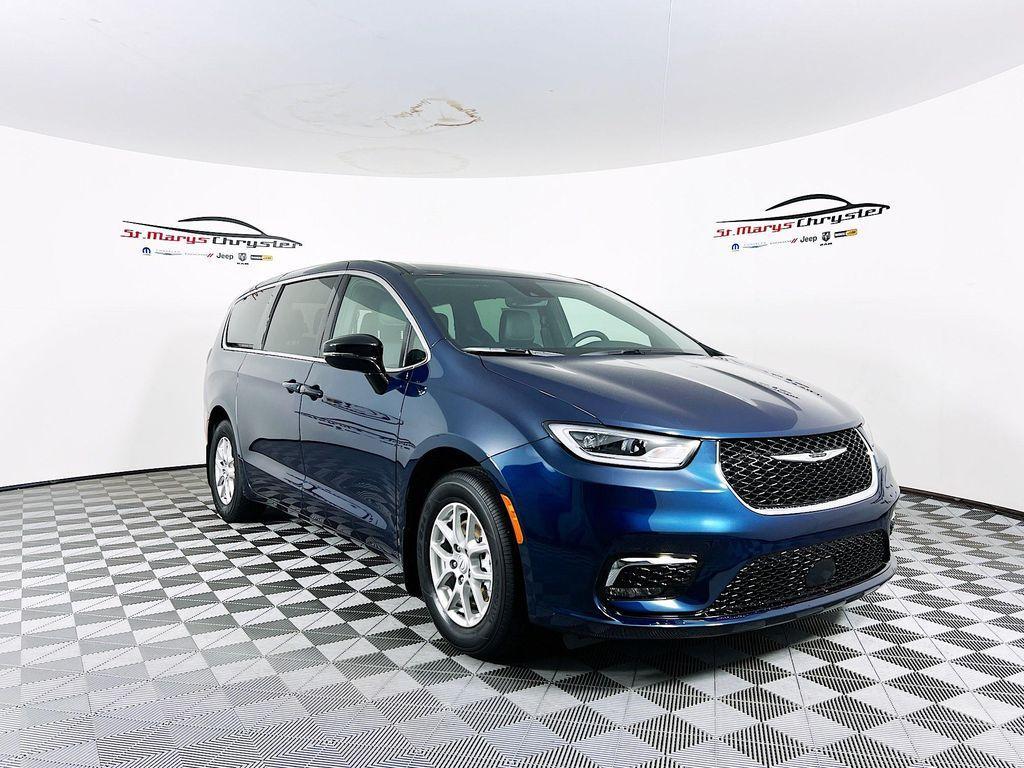 new 2025 Chrysler Pacifica car, priced at $42,422