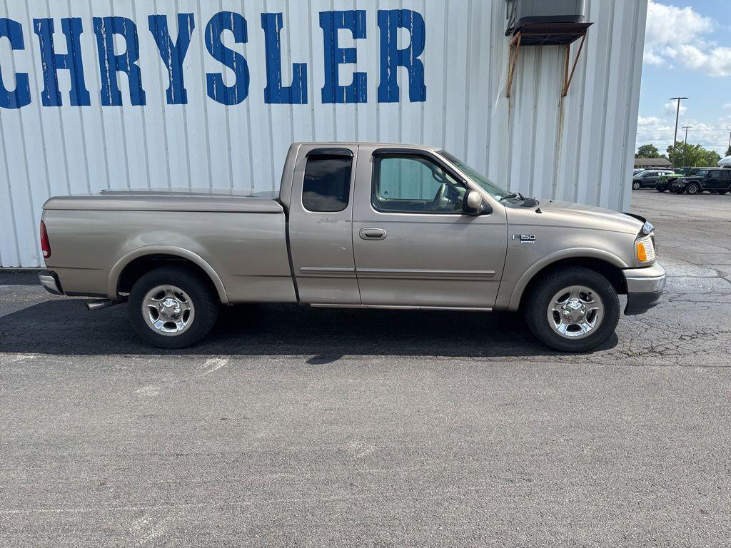 used 2001 Ford F-150 car, priced at $8,000
