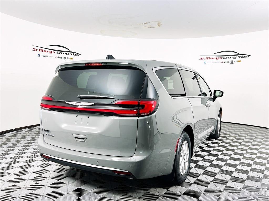 new 2025 Chrysler Pacifica car