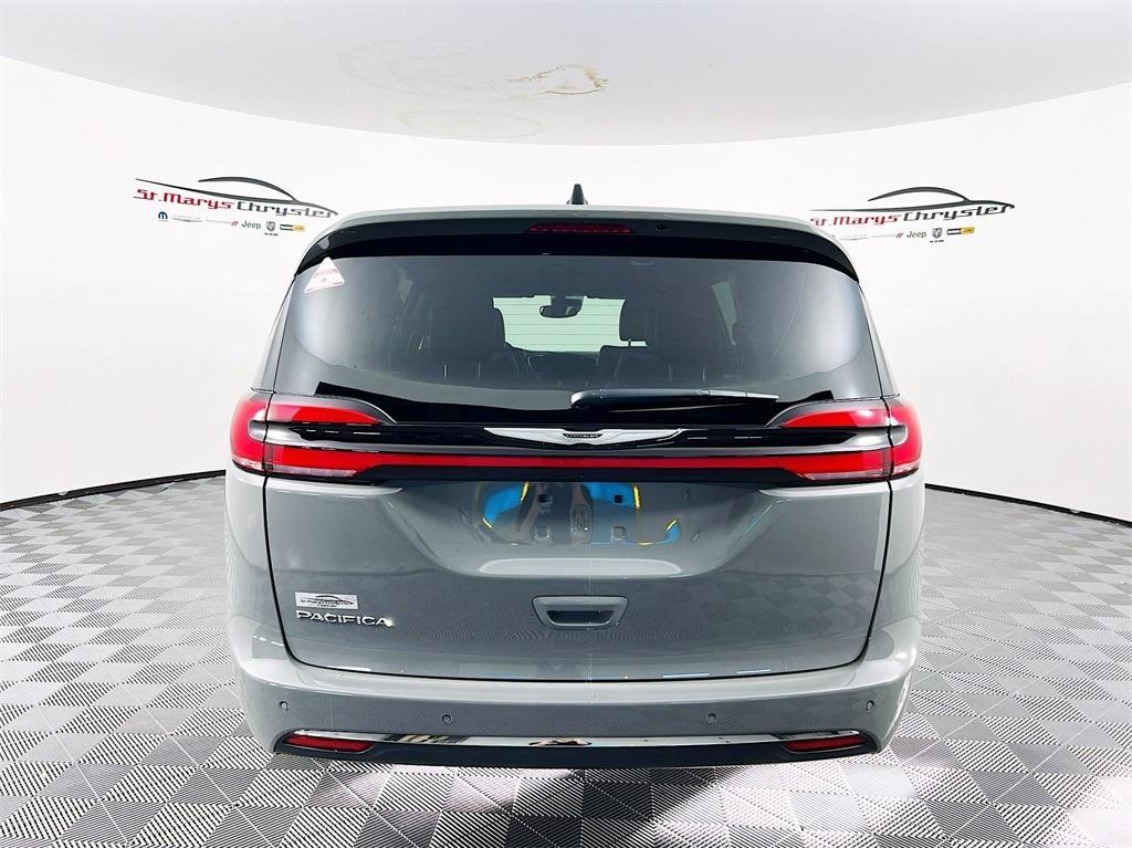 new 2025 Chrysler Pacifica car