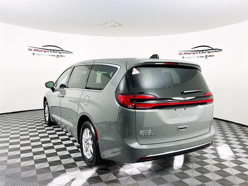 new 2025 Chrysler Pacifica car