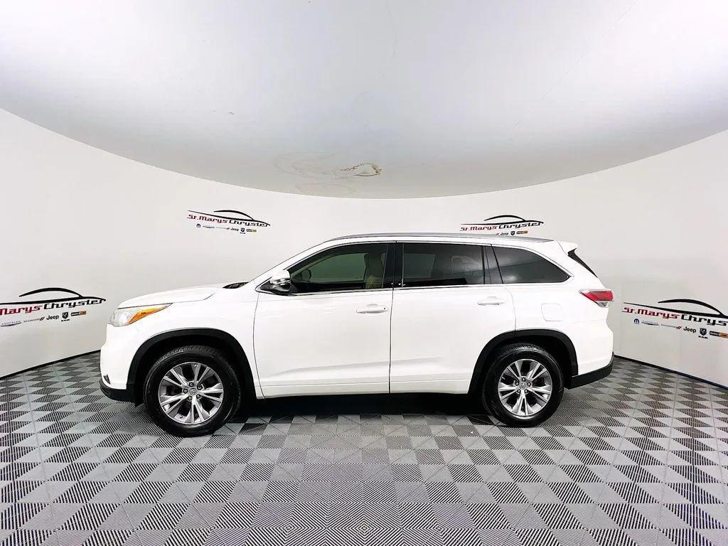 used 2015 Toyota Highlander car, priced at $14,500