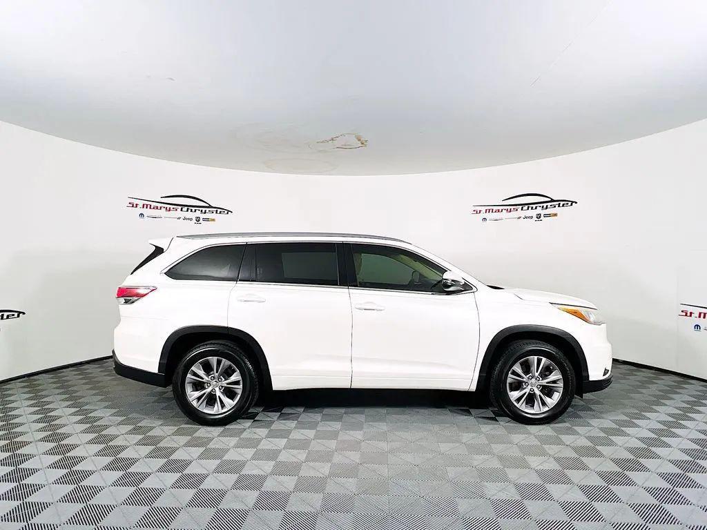 used 2015 Toyota Highlander car, priced at $14,500