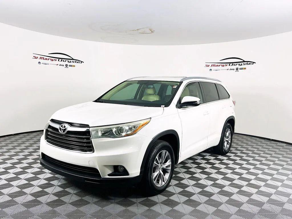 used 2015 Toyota Highlander car, priced at $14,500