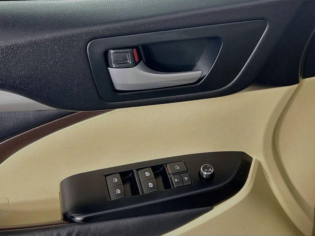 used 2015 Toyota Highlander car, priced at $14,500