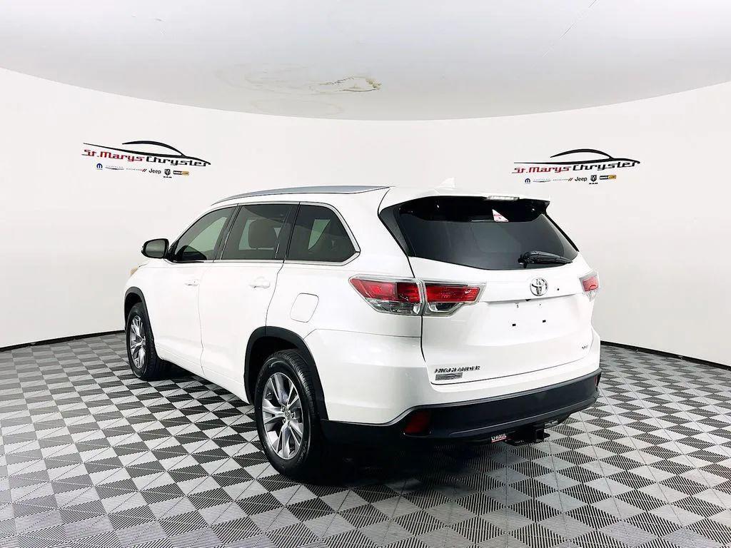 used 2015 Toyota Highlander car, priced at $14,500