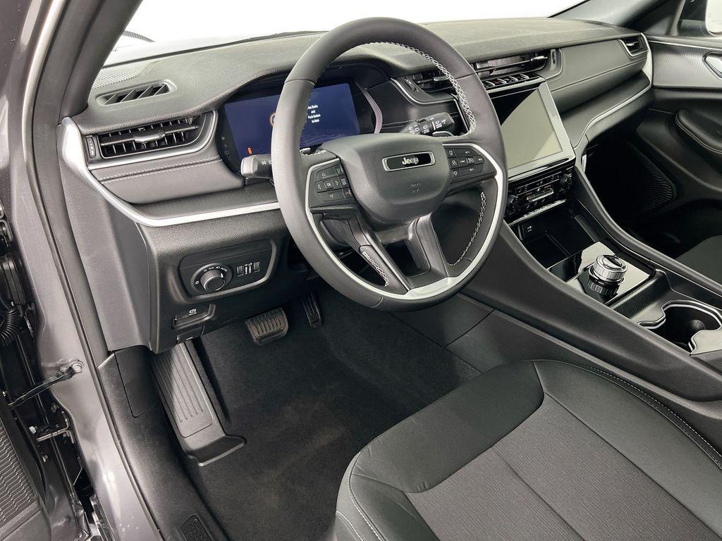 new 2025 Jeep Grand Cherokee car, priced at $41,272