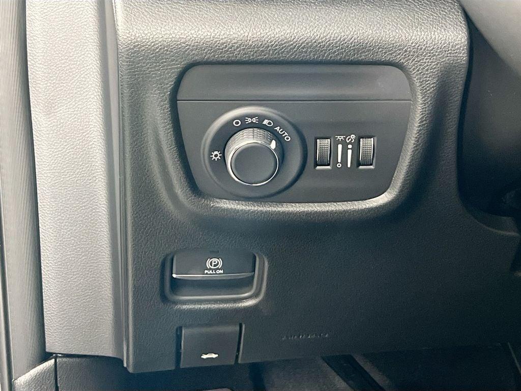 new 2025 Jeep Grand Cherokee car, priced at $41,272