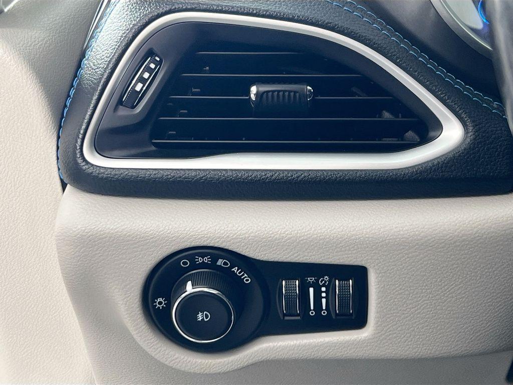 used 2021 Chrysler Pacifica car, priced at $27,500