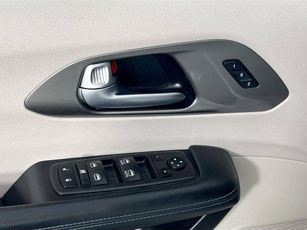 used 2021 Chrysler Pacifica car, priced at $27,500