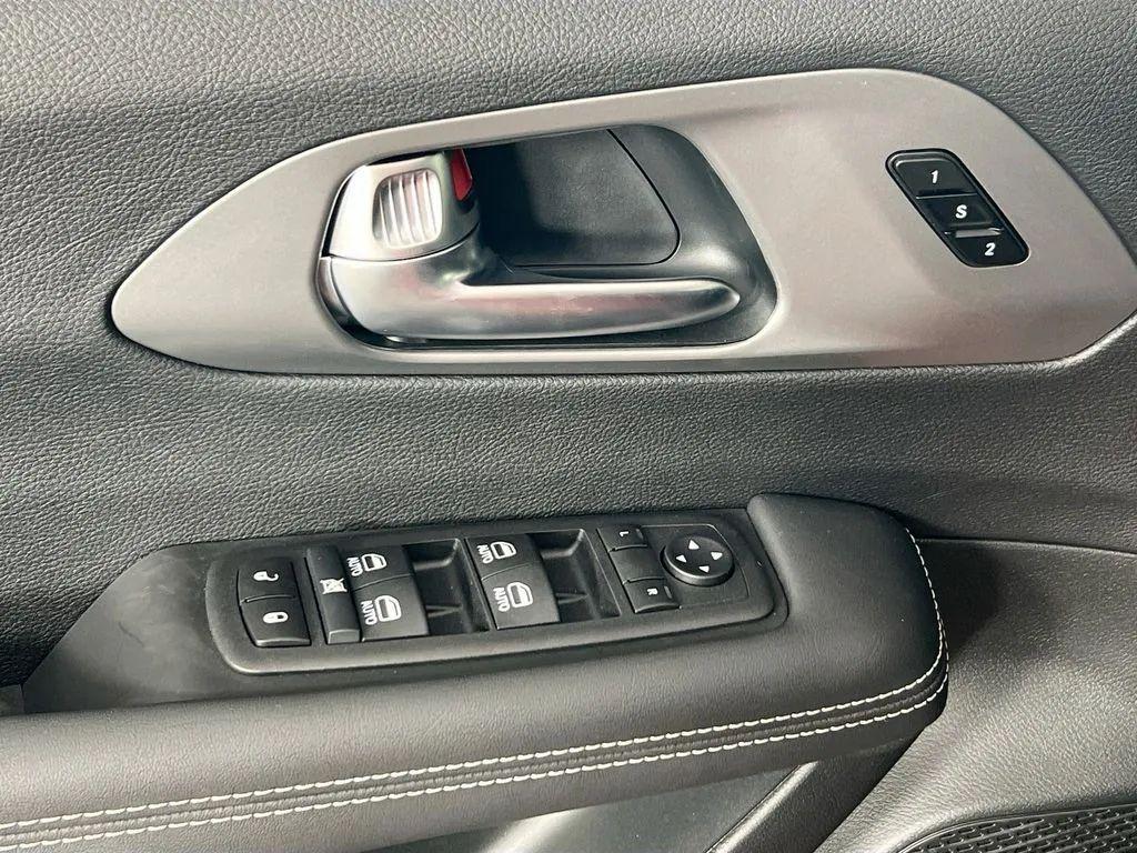 new 2026 Chrysler Pacifica car, priced at $43,776