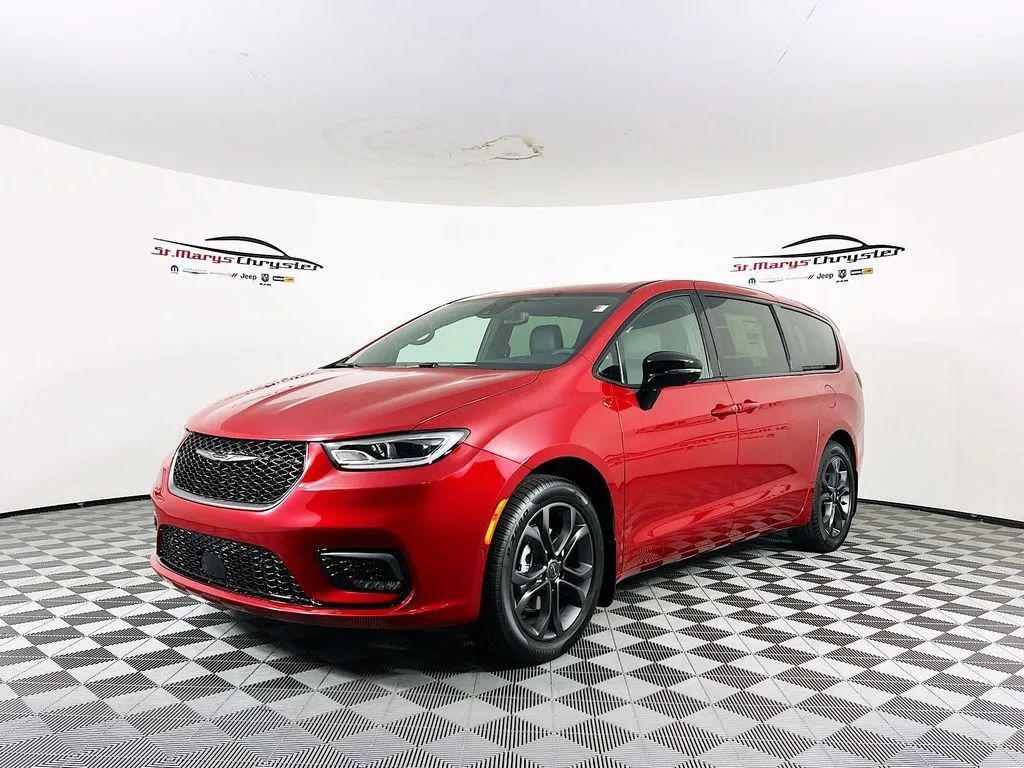 new 2026 Chrysler Pacifica car, priced at $43,776