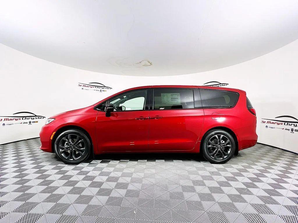 new 2026 Chrysler Pacifica car, priced at $43,776